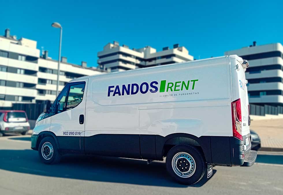 La mejor furgoneta para mudanzas está en FANDOS Rent