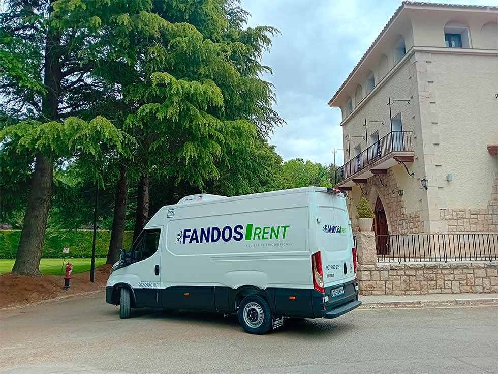 Furgoneta frigorífica alquilada en el parador de Teruel